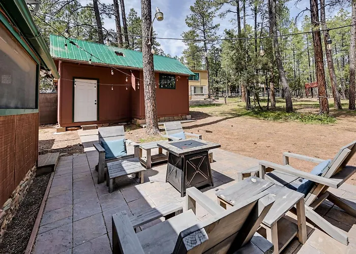 Forest Views & Fire Pit: Cozy *